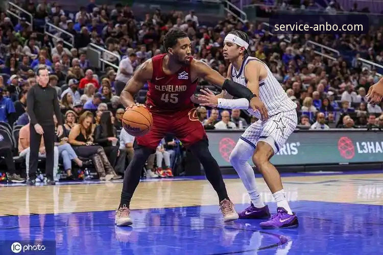 米切尔42分 vs 班凯罗36分：一场进攻盛宴背后的战术博弈